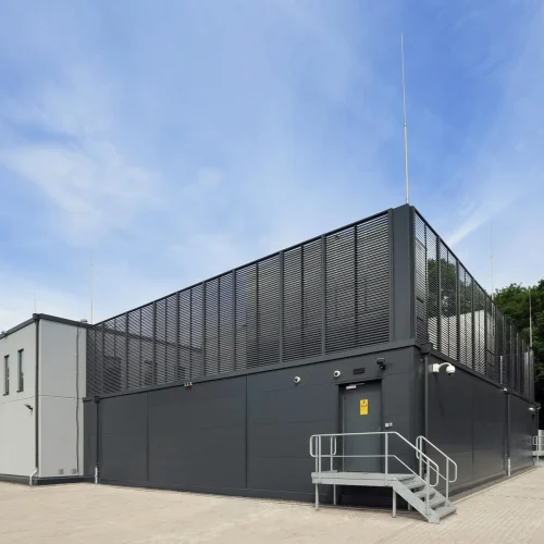 Bilder erstellt und weitergeleitet von Christoph Engel am 23.06.2017
Bilder zeigen Installation einer isolierten Blitzschutzanlage mit HVI auf einem Rechenzentrum.
Rechenzentrum Saarwellingen
Verwendete Bauteile bei Fangeinrichtung:

- HVI Leitung im Stützrohr mit Fangspitze (Art.-Nr. 819326)
- HVI Leitung (Art.-Nr. 819135)
- Befestigungswinkel (Art.-Nr. 105340)
- Leitungshalter (Art.-Nr. 275250 / 275251 / 275252)
- Leitungshalter DEHNhold (Art.-Nr. 274150)
- UNI-Trennklemme (Art.-Nr. 459129)

Ansprechpartner:
Christoph Engel
Alfons Schmidt GmbH
Elektro-Industrievertretungen
Gewerbegebiet Heeresstr. West
In Bommersfeld 5

Leitungshalter DEHNhold 
mit Innengewinde, vormontiert mit Kunststoffsockel
LH ZS 8.10 FL20 M8 KS CU

UNI-Trennklemmen
mit Zwischenplatte für zwei Rundleiter
UTK 8.10 8.10 ZP V2A

Wandbefestigungswinkel waagrecht flach
WB D50 WA V2A

Leitungshalter für Verlegung an Wänden
LH ZS 20 23 GM8 V2A
LH ZS 20 23 GM6 V2A
LH ZS 20 23 B5.5X10 V2A

Stützrohr mit HVI Leitung
HVI Leitung im Stützrohr mit Fangspitze
HVI 20 M L6M SR3200 IP FSP1000 GFK AL

HVI Leitung / HVI long Leitung
(Trommelware)
HVI LO 75 20 L100M SW M
Straightened /Angled Connection Lugs